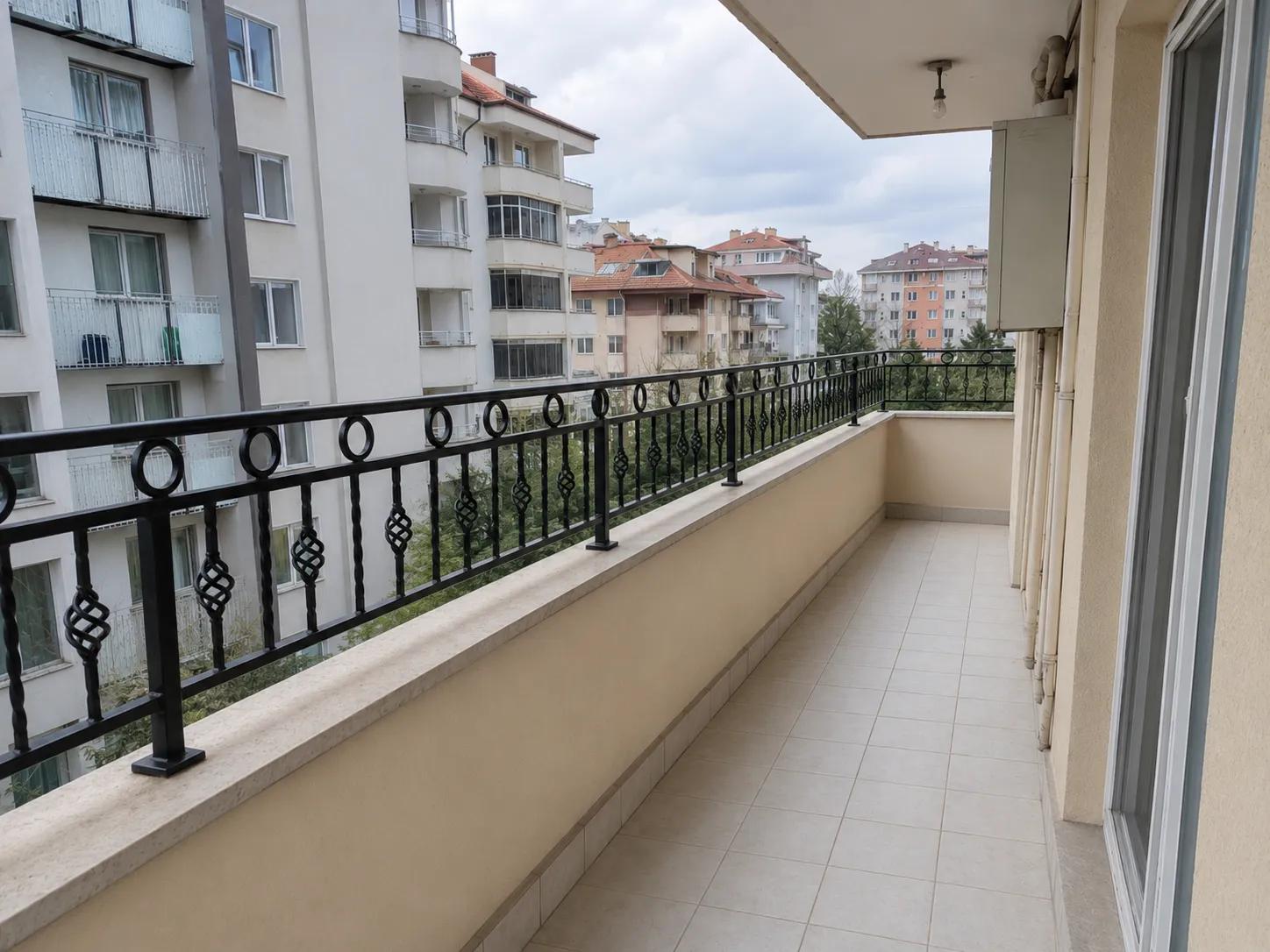 ferforje montajı sonrası balkon / cephe teslim görünümü