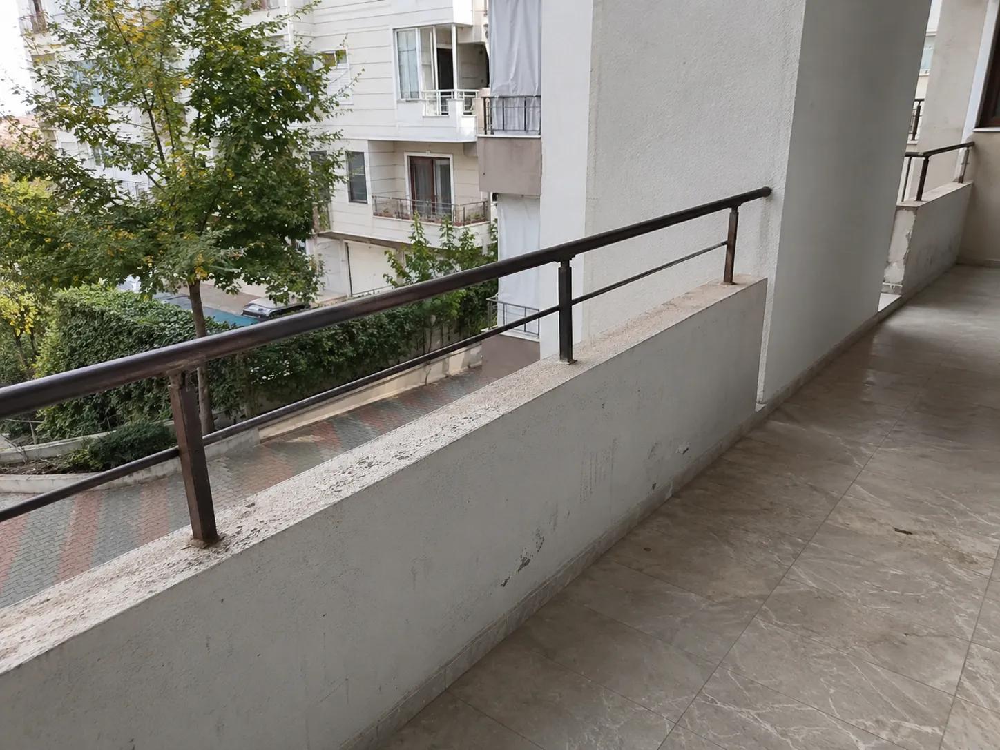 korkuluk montajı öncesi site ortak alanı görünümü