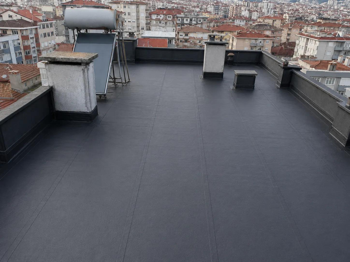 membran su yalıtımı sonrası apartman çatısı teslim görünümü