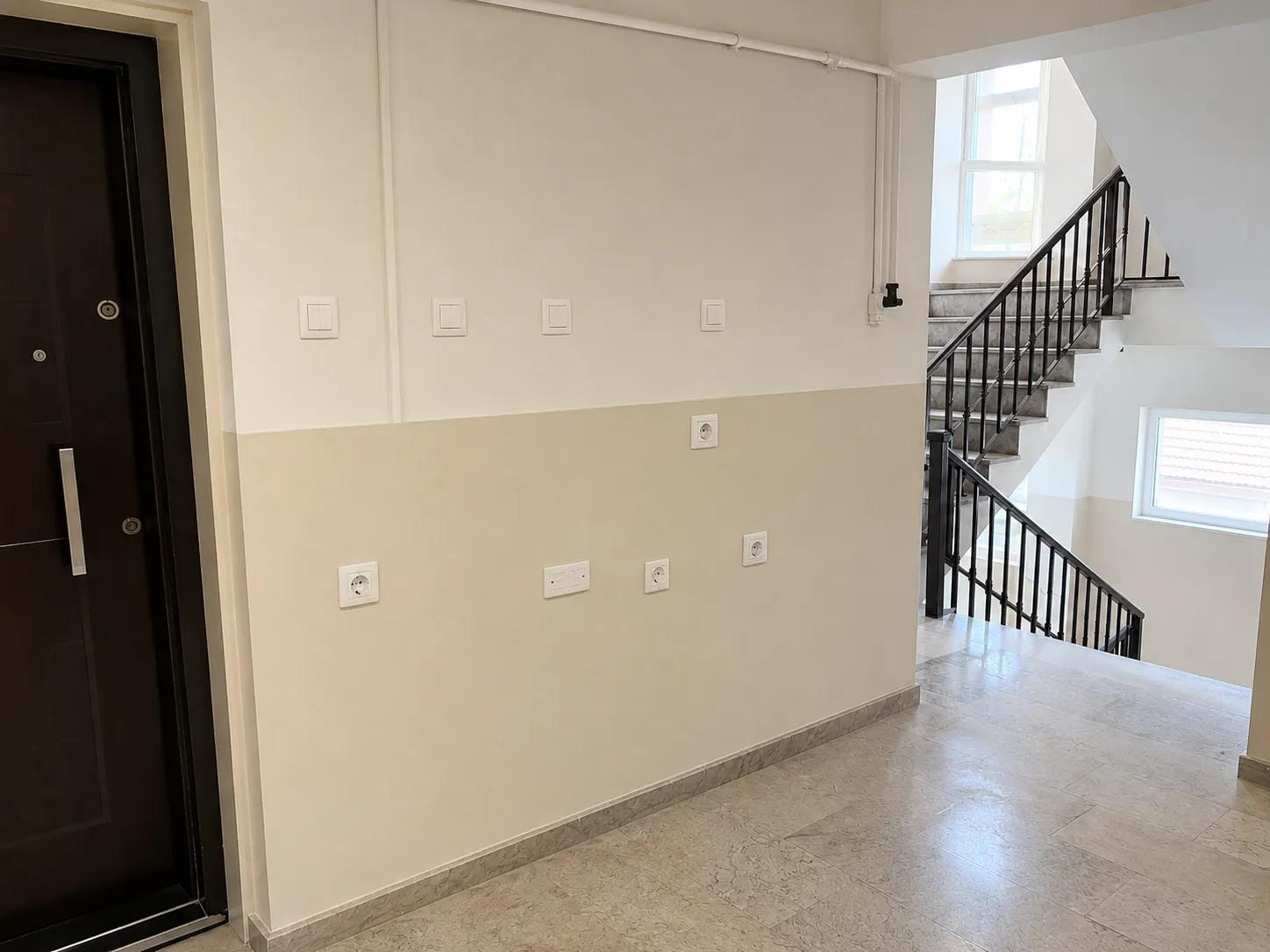 priz / anahtar montajı sonrası apartman ortak alanı teslim görünümü