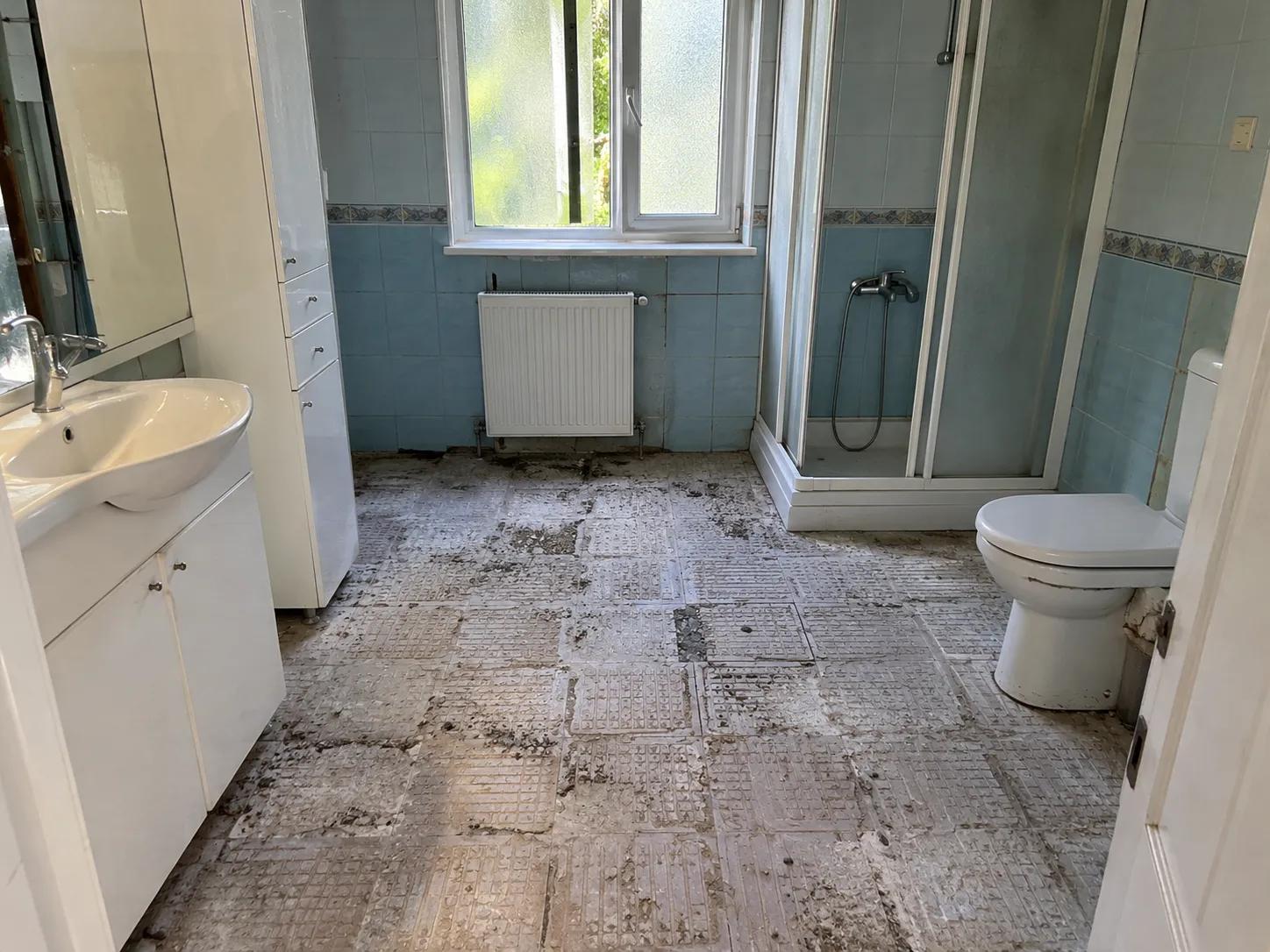 Banyo Yenilemesinde Seramik Öncesi Şap Kırımı öncesi görünüm