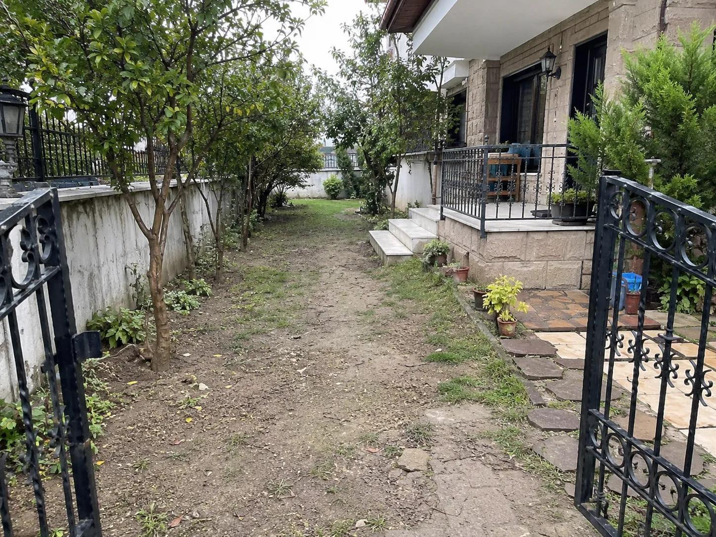 Eski Doğramaları Yeni Montaja Hazırlayan Söküm öncesi görünüm