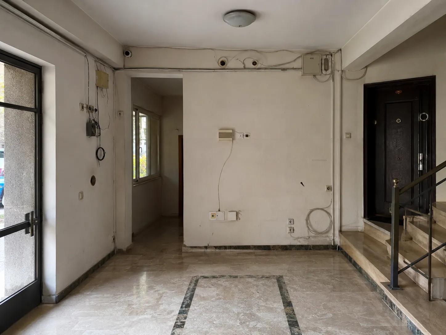 data / İ̇nternet hattı çekimi öncesi apartman ortak alanı görünümü