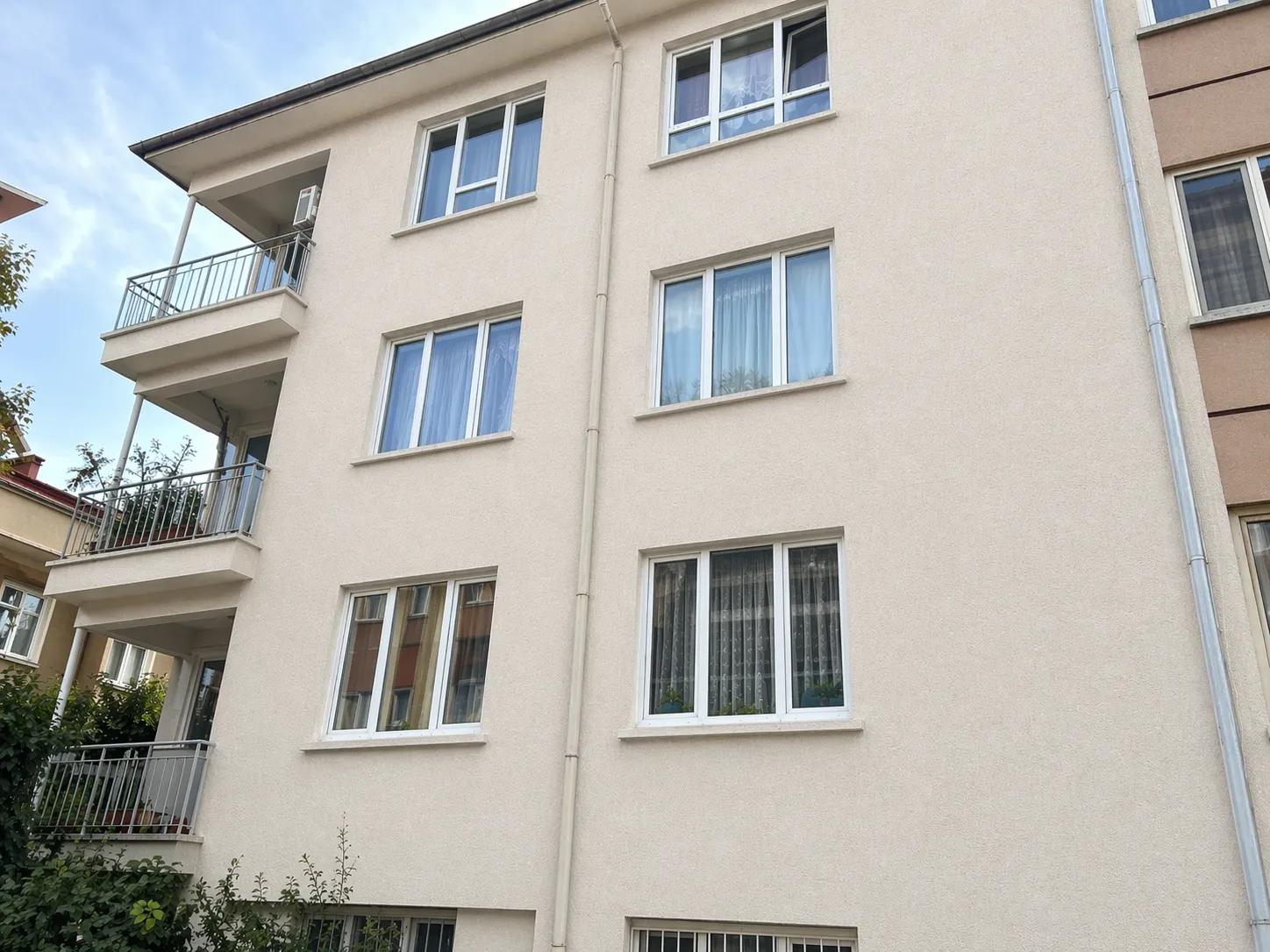 Boya sonrası düzenli apartman cephesi