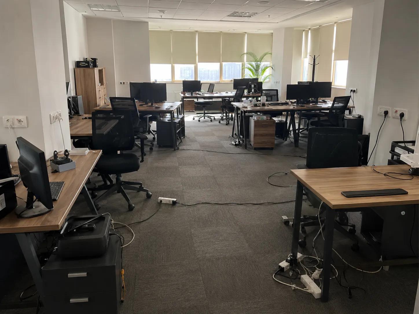 kablo çekimi (elektrik hattı) öncesi ofis görünümü