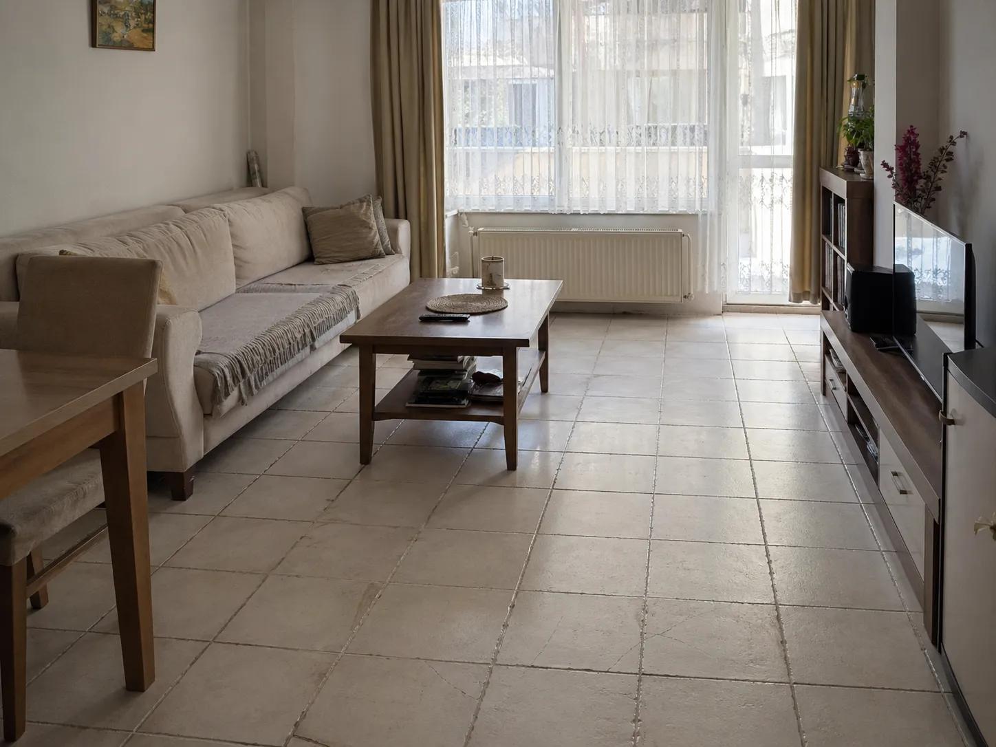 Eski seramik salon zemini