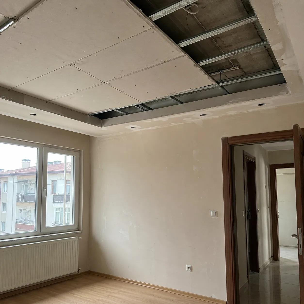 yanmayı geciktiren alçıpan asma tavan vidalama öncesi konut görünümü