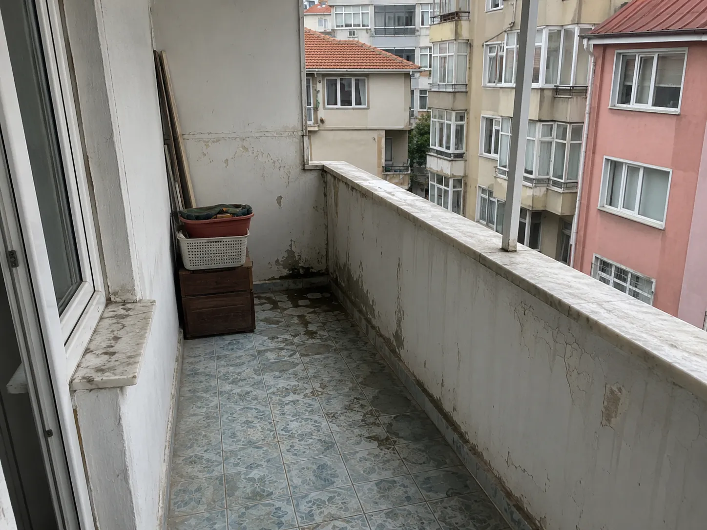 Balkonu Kullanışlı Hale Getirme öncesi görünüm