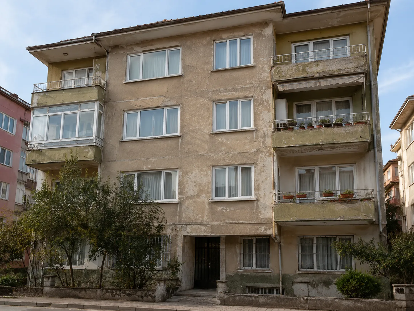 Dış Cephe Bakım & Boya Planı öncesi görünüm