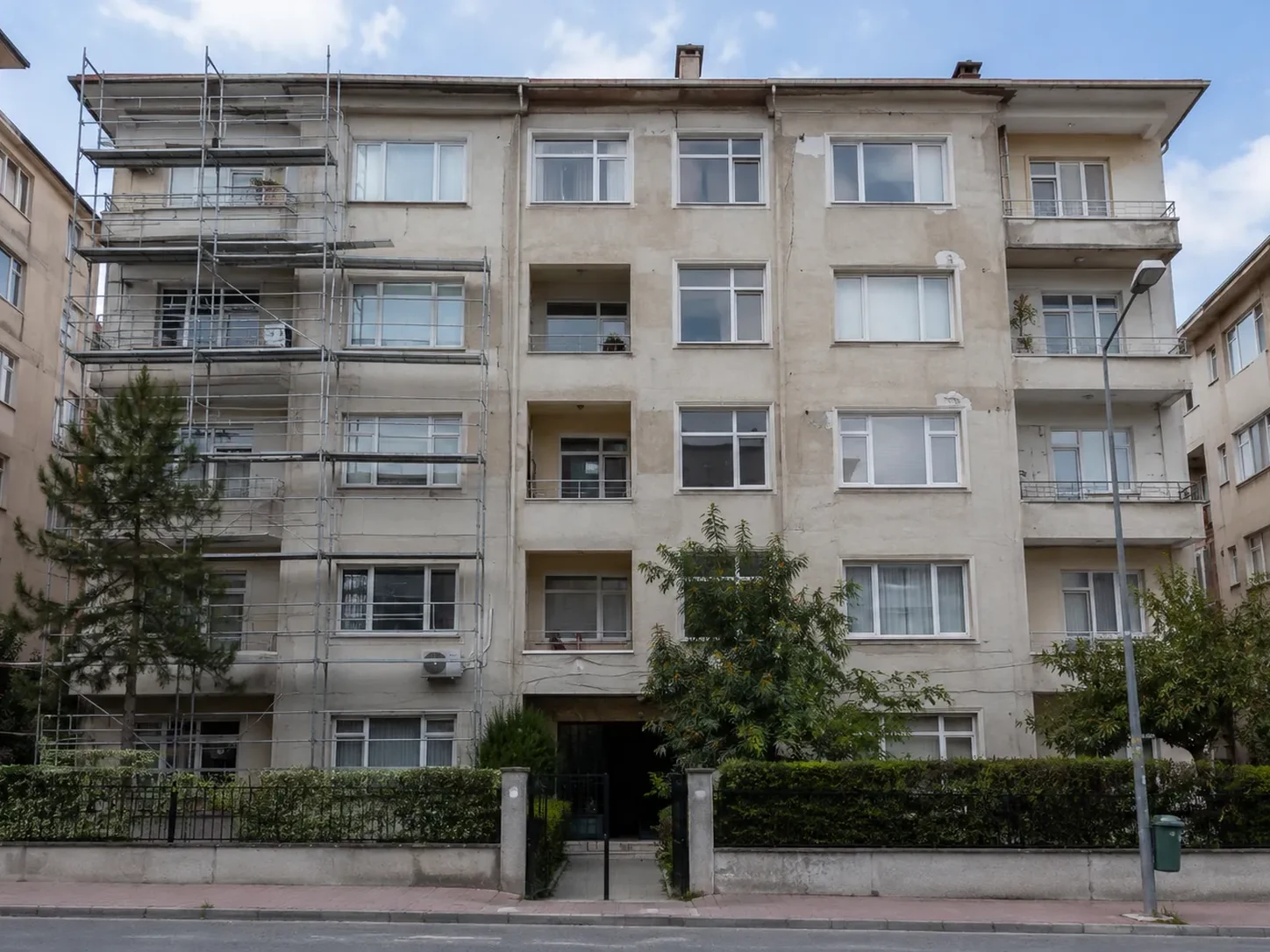 Dış Cephe Bakım ve Güvenli Erişim Planı öncesi görünüm