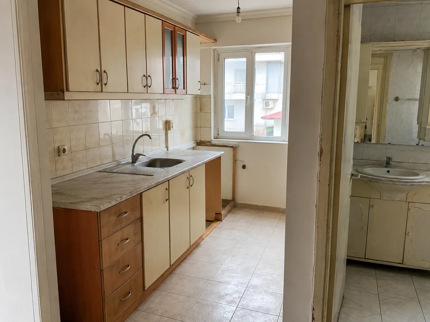 Kiraya Verilecek Ev Mutfak ve Banyo Hızlı Yenileme Planı öncesi görünüm