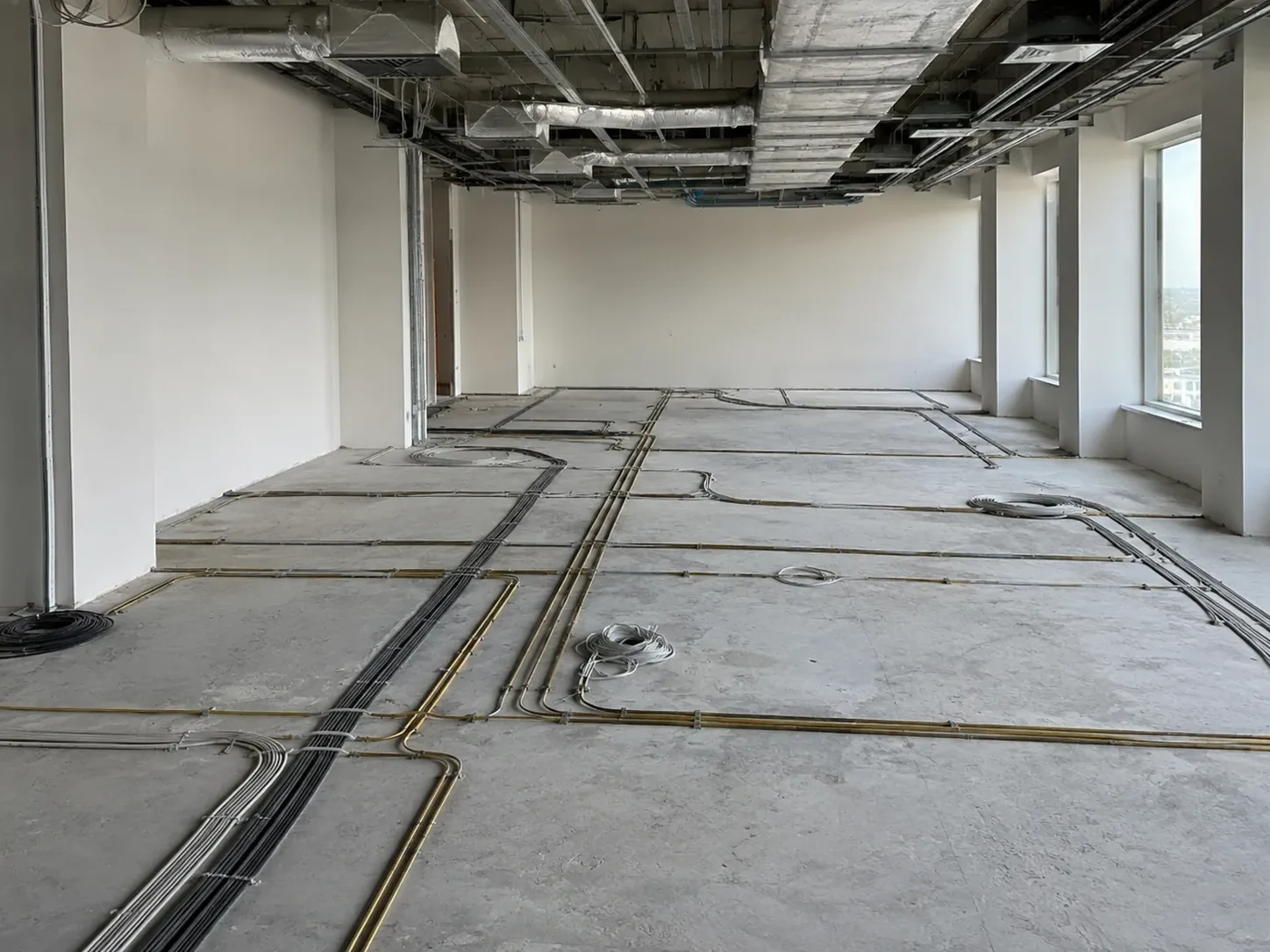 Ofis Yükseltilmiş Döşeme ve Altyapı Planı öncesi görünüm